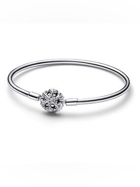 Pandora Sparkling Snowflake Clasp Bangle